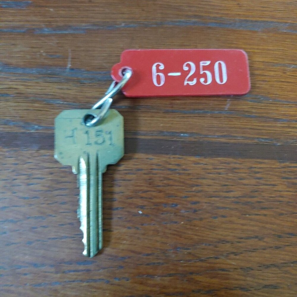 Vintage Hotel Motel Room Key Fob & Key Alexandria Virginia Room #6-250